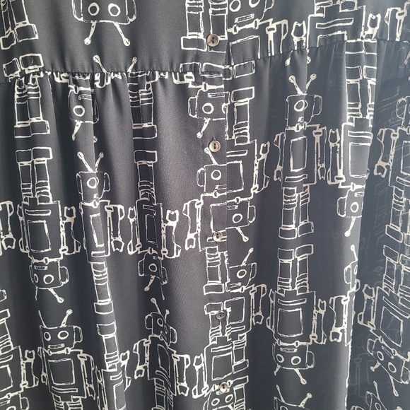 ✨️FINAL SALE ✨️Robot print cap sleeve a-line dress - size large from forever 21 - Picture 3 of 6